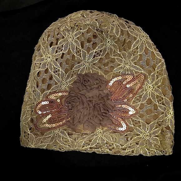 Woman's Hat - Picture 2 of 5